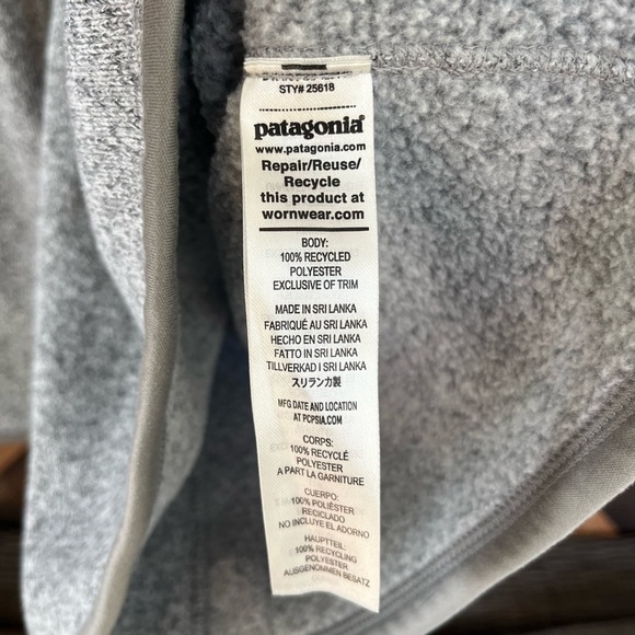 Patagonia Women’s 1/4 Zip Fleece lined Pull Over with company logo - Picture 7 of 7